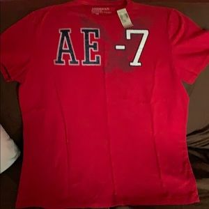 American Eagle shorts sleeve red T-shirt